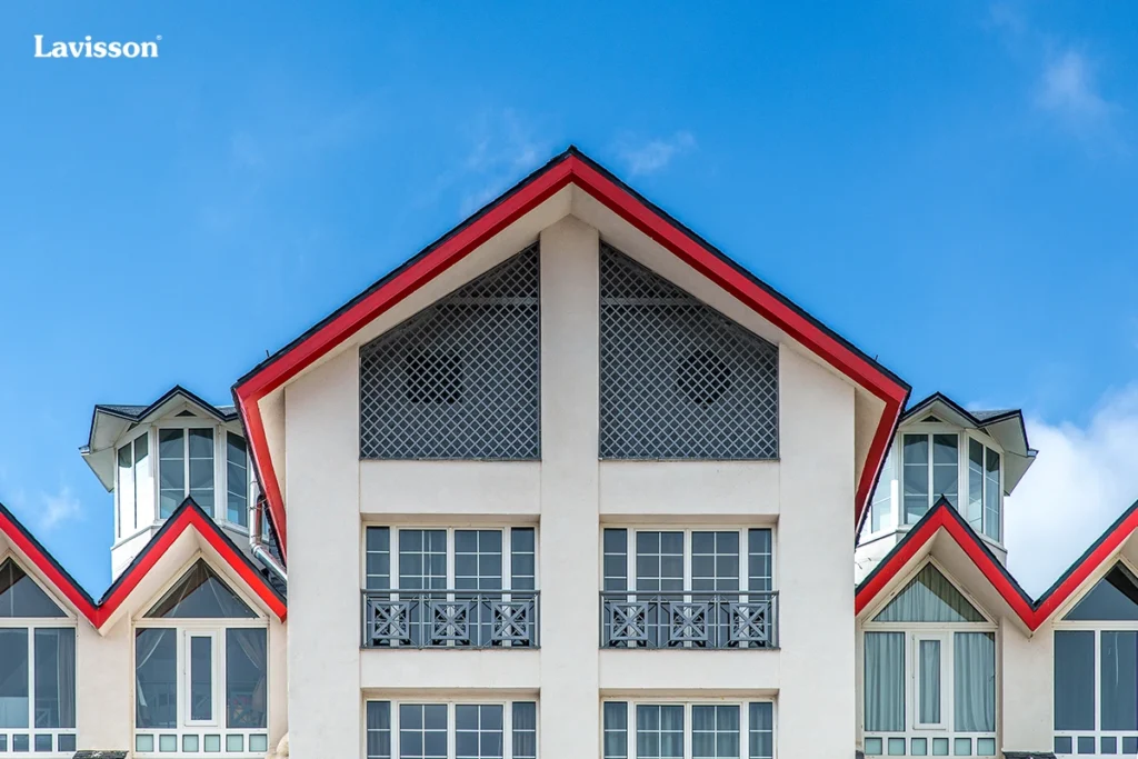 Sử dụng sơn chống nóng Lavisson Cooling Shield giúp bảo vệ mái tôn
