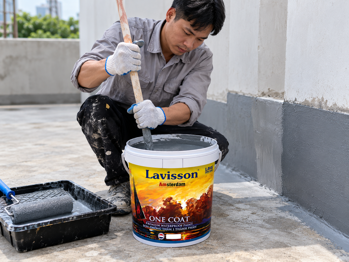 Minh họa khuấy đều sơn một thành phần trước khi sử dụng
